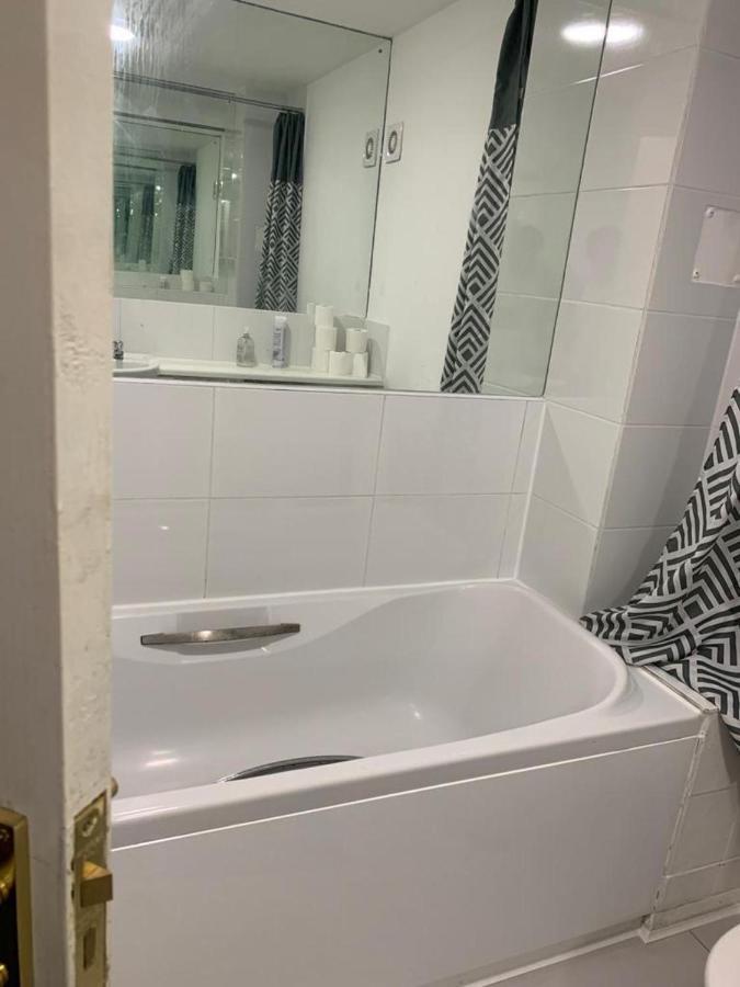 Вілла Charming 2-Bed House In Лондон Екстер'єр фото